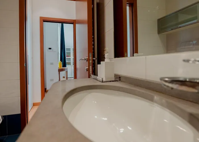 The Queen's Bridge X4 Piazza Unita 2 *