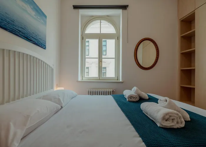 The Queen's Bridge X4 Piazza Unita 2 * Trieste